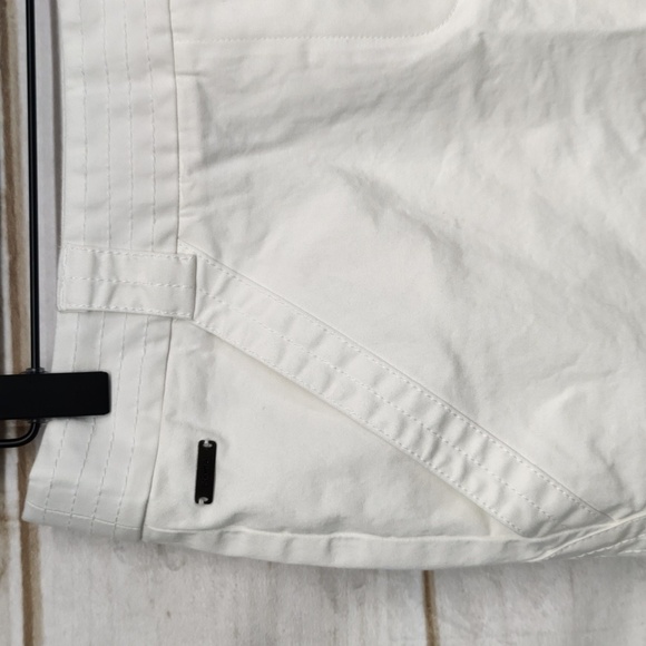 Annika Cutter & Buck White Bermuda Shorts, Size 8 - Picture 2 of 11